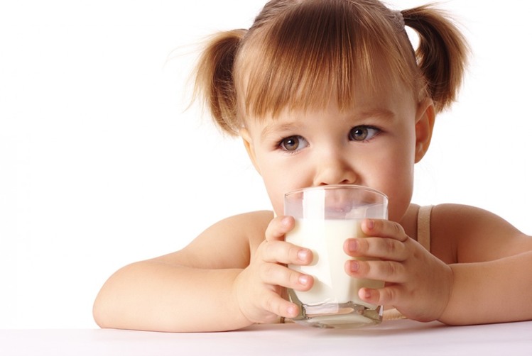 क्या 12 महीने के शिशु को full fat UHT milk दिया जा सकता है